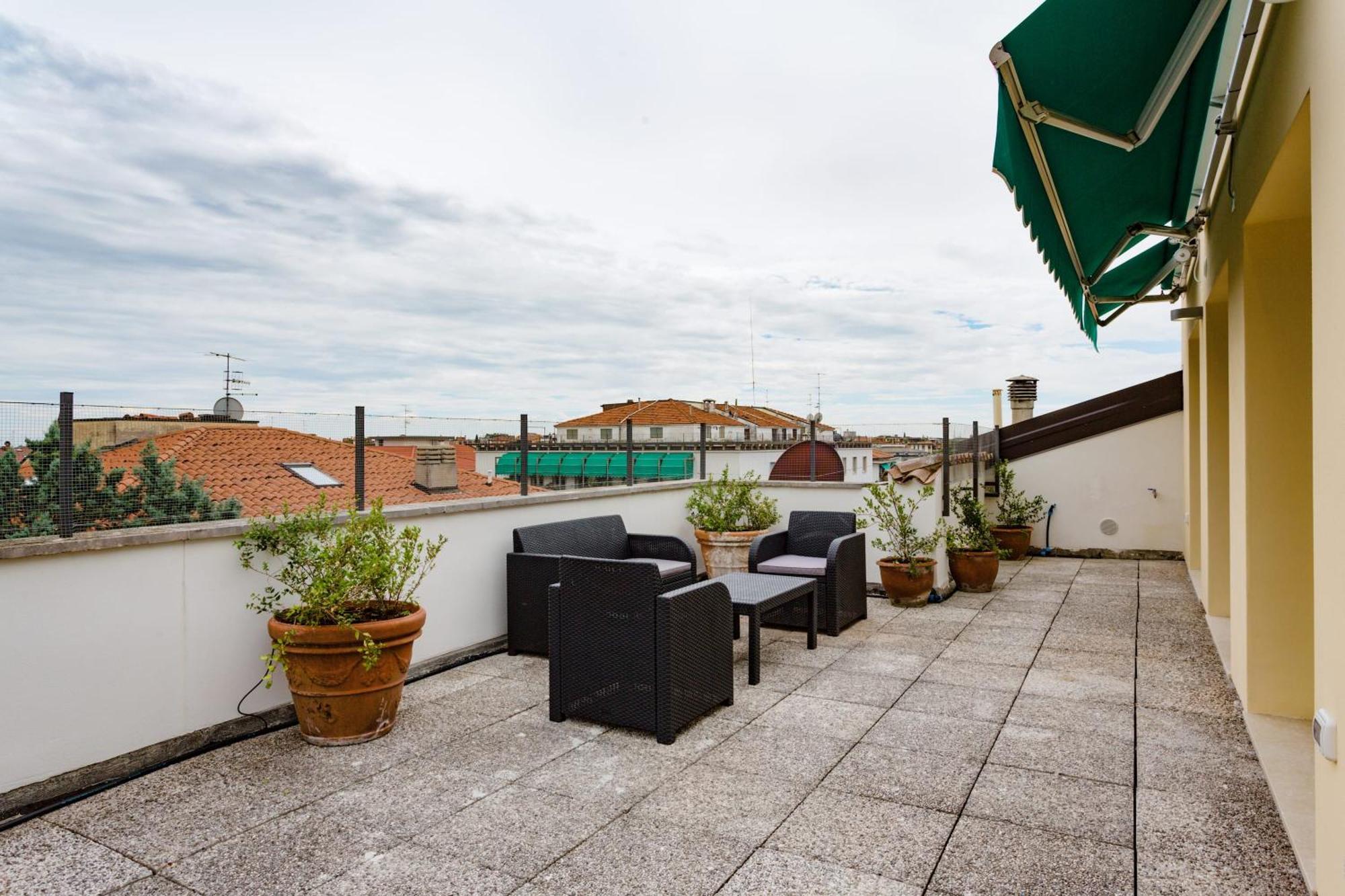 Apartamento Amazing Flat With Big Terrace And Private Car Park Verona Exterior foto